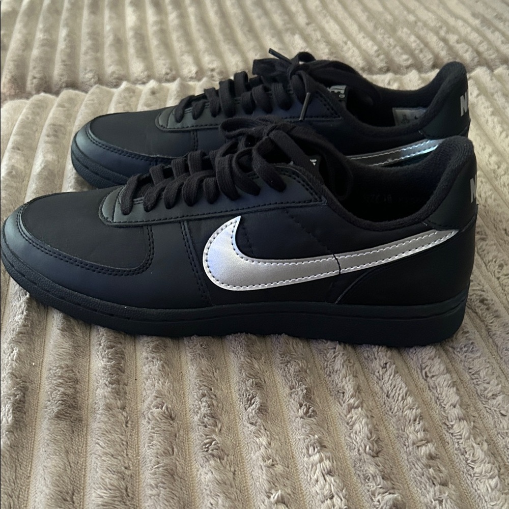 Nike Men’s Black Sneakers with White/Silver Swoosh - New never worn